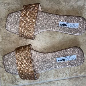 FASHION NOVA ROSE GOLD SLIDES SIZE 8